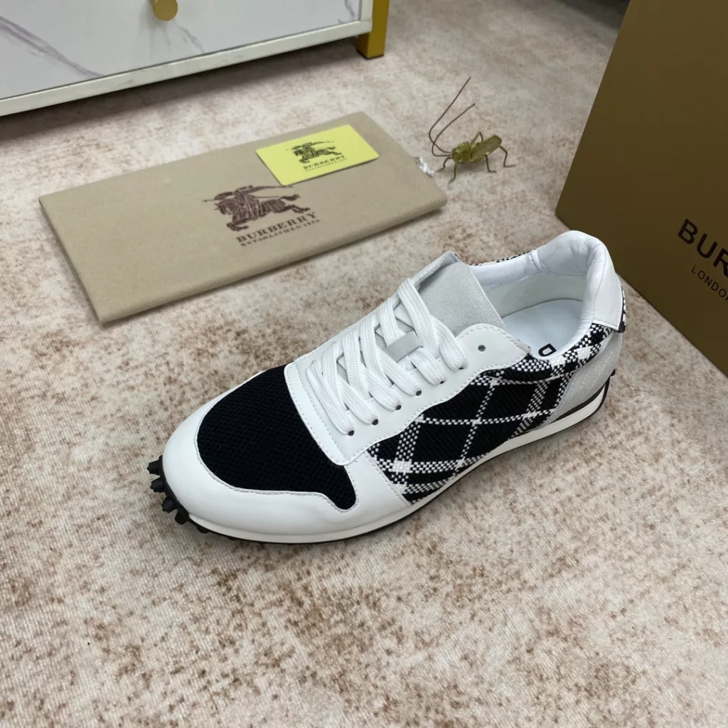 (BURBERRY - Burberry) classic models ✔️ top original single purchase goods! High-end men's 👔 casual - knitted shoes ! Original single boutique ~ simple fashion British model ~ the original imported counter guest supply plaid fabric ➕ imported cowhide lining cushioned foot, rear end bump three-dimensional logo decoration, the original rubber sole!<br>Size: 38 -44 (45 custom) X8