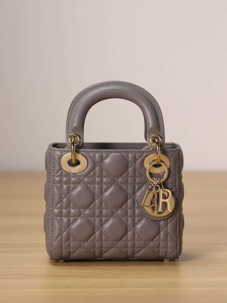 Mini LADY DIOR handbag<br>Elephant grey lamb leather with rattan check<br>Size: 17 x 15 x 7 cm<br>This Lady Dior clutch focuses on Dior's deep insight into elegance and beauty.<br>The chic and elegant design is timeless. Crafted from grey lamb leather, it features eye-catching quilted details in a vine check pattern.<br>A light gold finish metal 