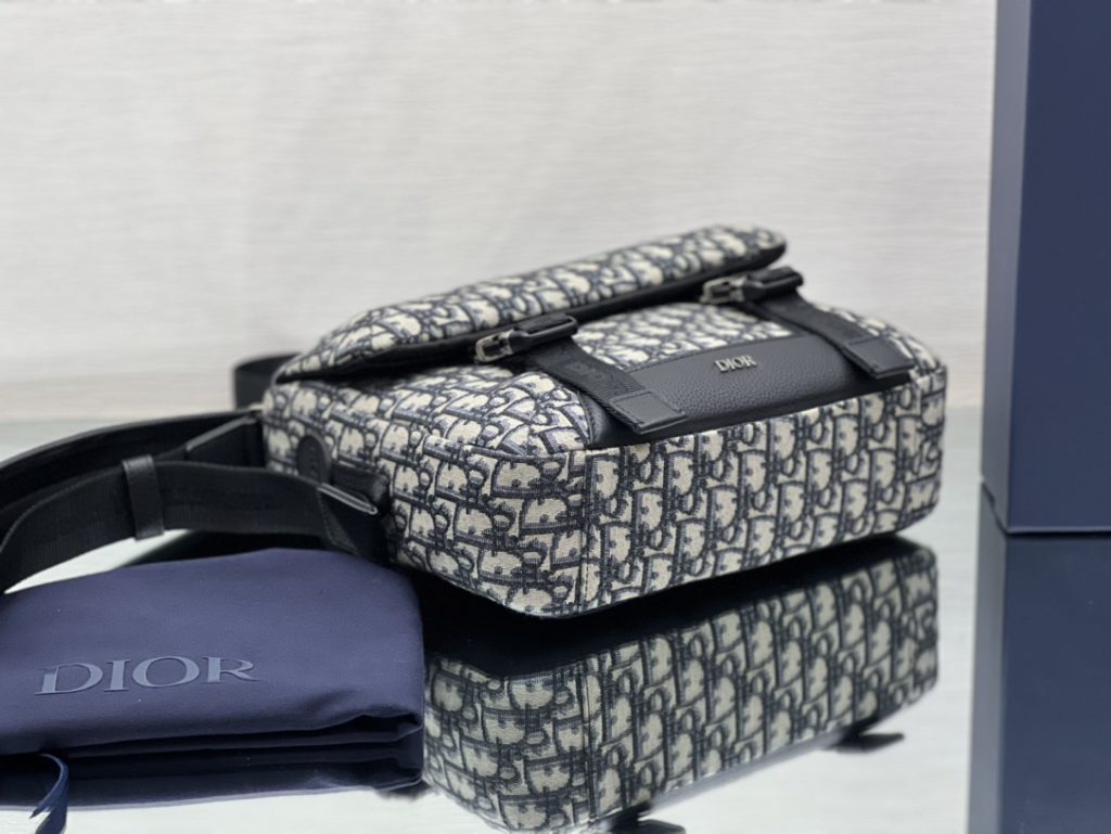 This Dior Explorer bag takes inspiration from the classic logo of the timeless messenger bag and reinterprets it in a high-staple version. Crafted in the signature beige and black Oblique print jacquard, it is accented with multiple logos and 