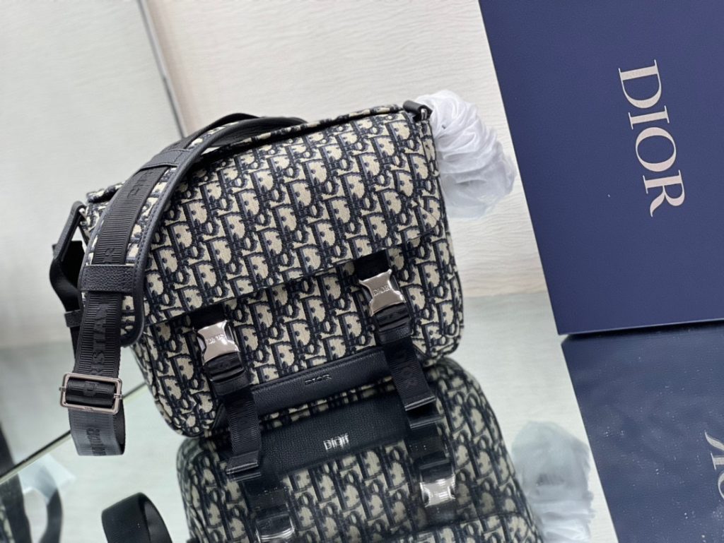 This Dior Explorer bag takes inspiration from the classic logo of the timeless messenger bag and reinterprets it in a high-staple version. Crafted in the signature beige and black Oblique print jacquard, it is accented with multiple logos and 