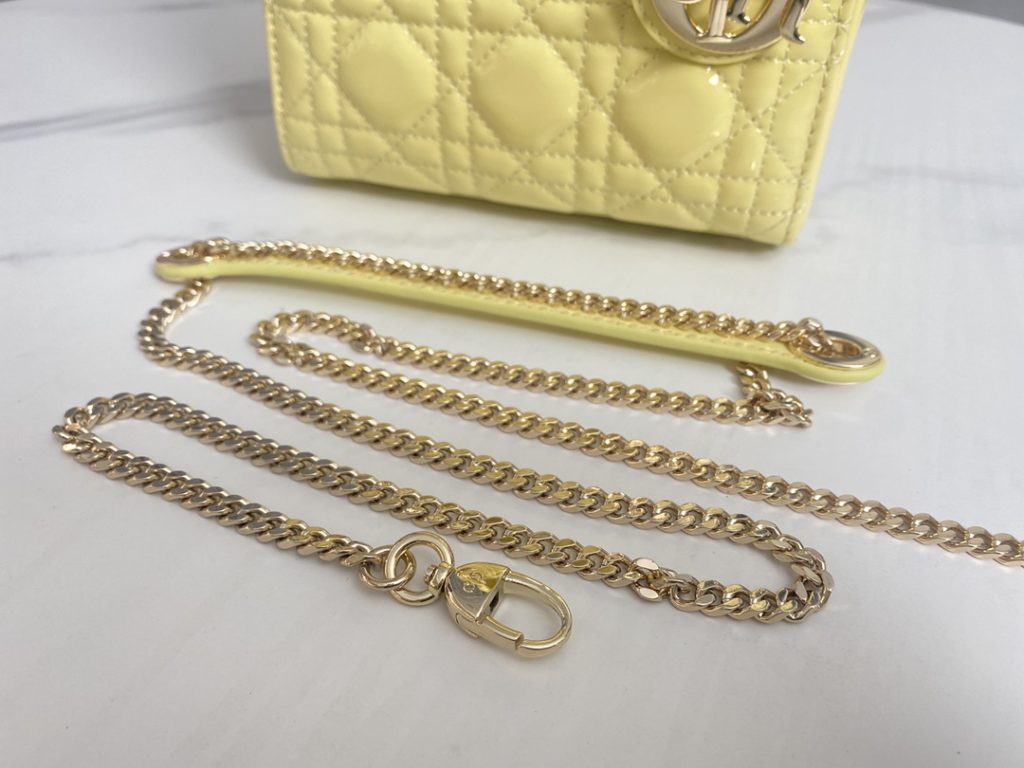 Chicks yellow patent leather / gold buckle ~ Lady Dior mini original high quality, classic three compartments patent leather calfskin, can be hand-carried or shoulder or crossbody, size: 17cm / chain 120cm super fairy color impeccable