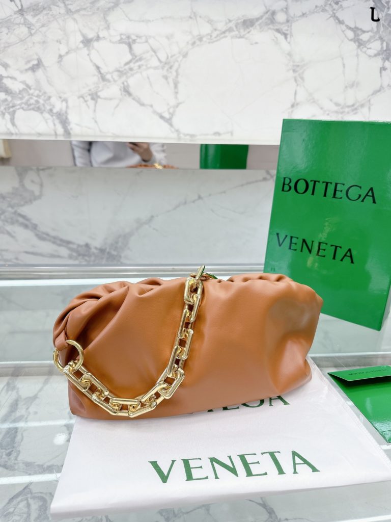 size：30 x20cm Bv chain cloud bag BOTTEGA VENETA CASSETTE bag Material: lambskin