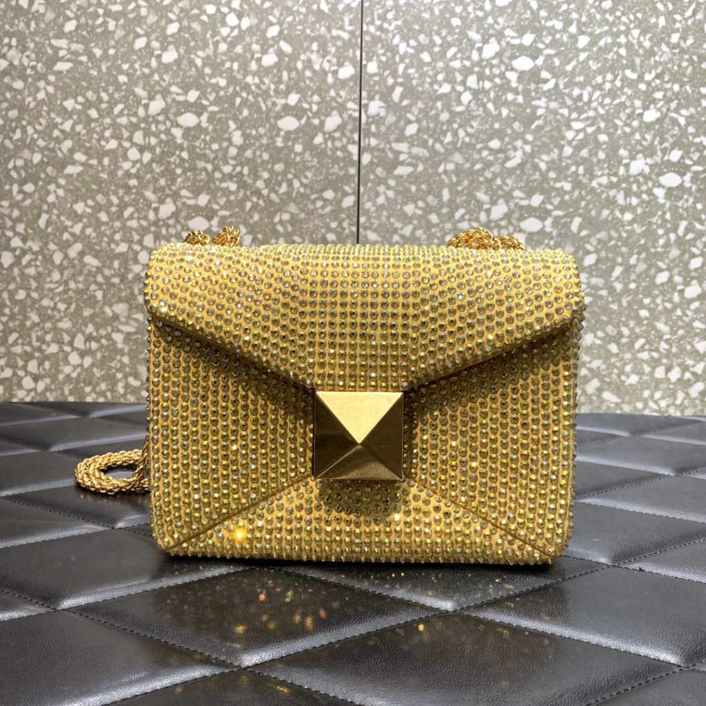 Valentino limited full diamond bag~ ✨✨✨