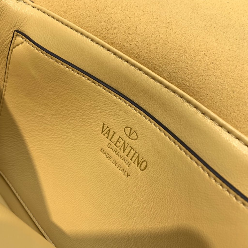 Valentino limited full diamond bag~ ✨✨✨