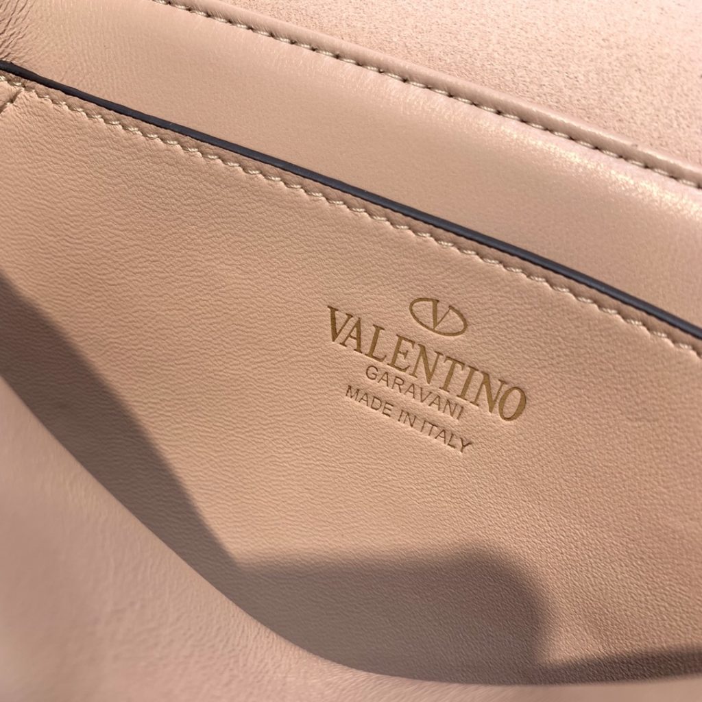 Valentino limited full diamond bag~ ✨✨✨