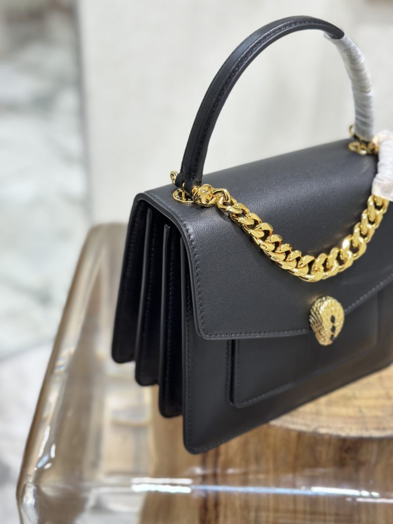 Inclined shoulder bag