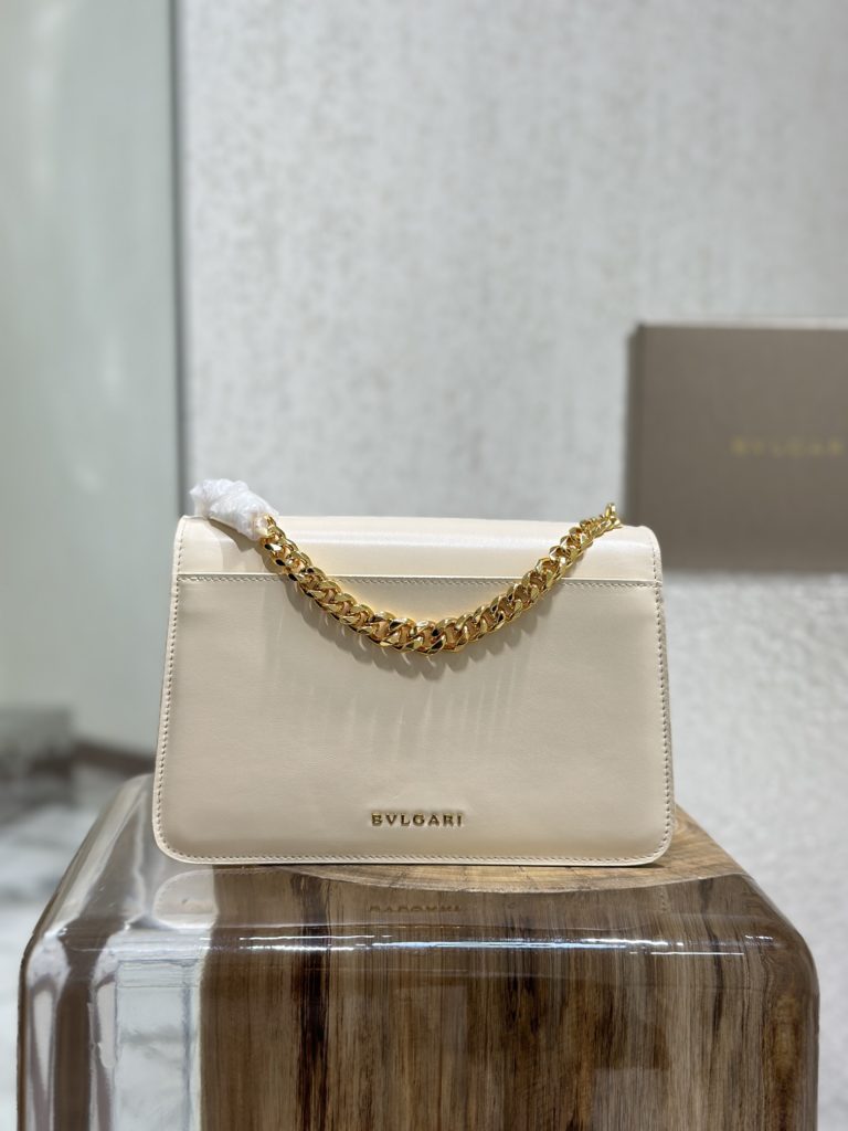 Inclined shoulder bag