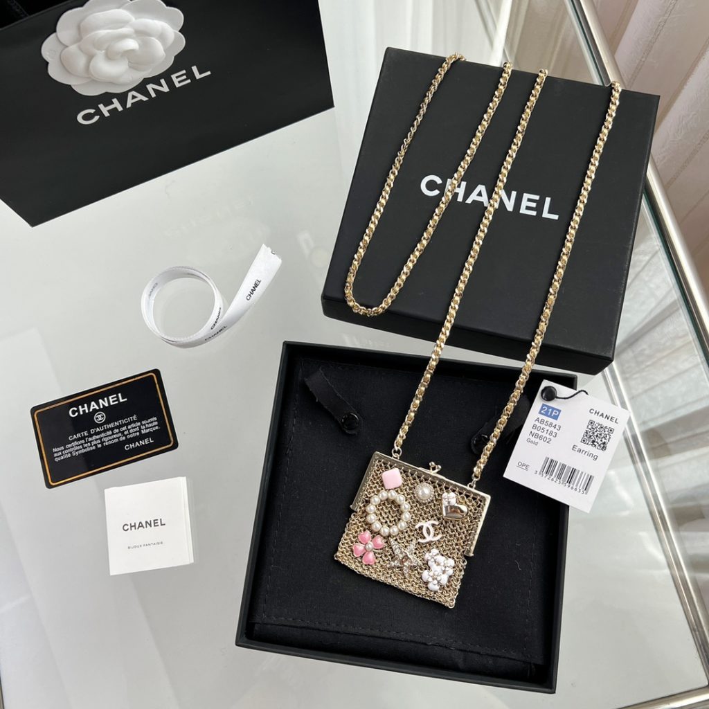 ❗ : New products ❗ : New ☑️ CHANEL Chanel double-c rhombus cross-body small bag chain necklace [gift box] full set of CHANEL original packaging [process] original single level manual engraving complete [material] high-quality brass material