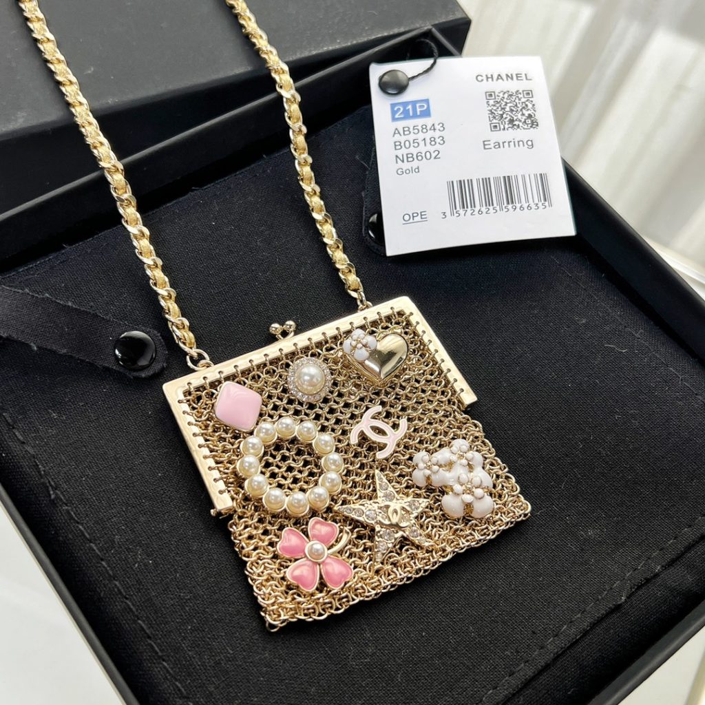 ❗ : New products ❗ : New ☑️ CHANEL Chanel double-c rhombus cross-body small bag chain necklace [gift box] full set of CHANEL original packaging [process] original single level manual engraving complete [material] high-quality brass material