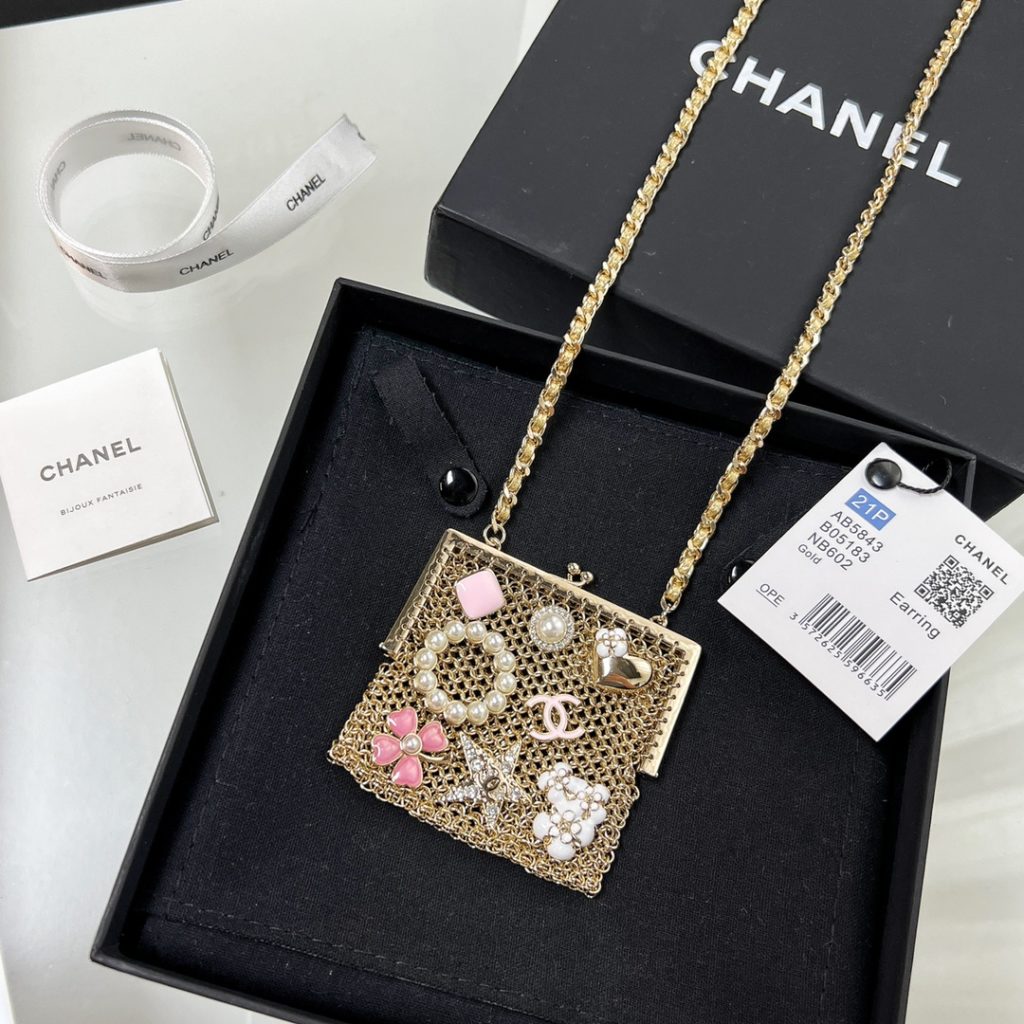 ❗ : New products ❗ : New ☑️ CHANEL Chanel double-c rhombus cross-body small bag chain necklace [gift box] full set of CHANEL original packaging [process] original single level manual engraving complete [material] high-quality brass material