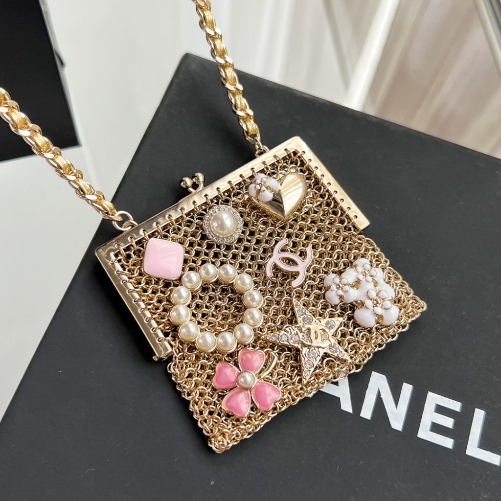 ❗ : New products ❗ : New ☑️ CHANEL Chanel double-c rhombus cross-body small bag chain necklace [gift box] full set of CHANEL original packaging [process] original single level manual engraving complete [material] high-quality brass material