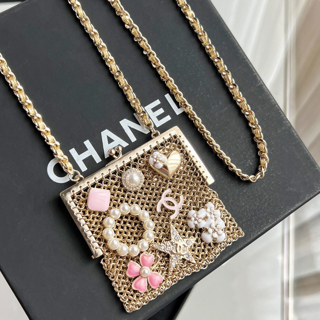 ❗ : New products ❗ : New ☑️ CHANEL Chanel double-c rhombus cross-body small bag chain necklace [gift box] full set of CHANEL original packaging [process] original single level manual engraving complete [material] high-quality brass material