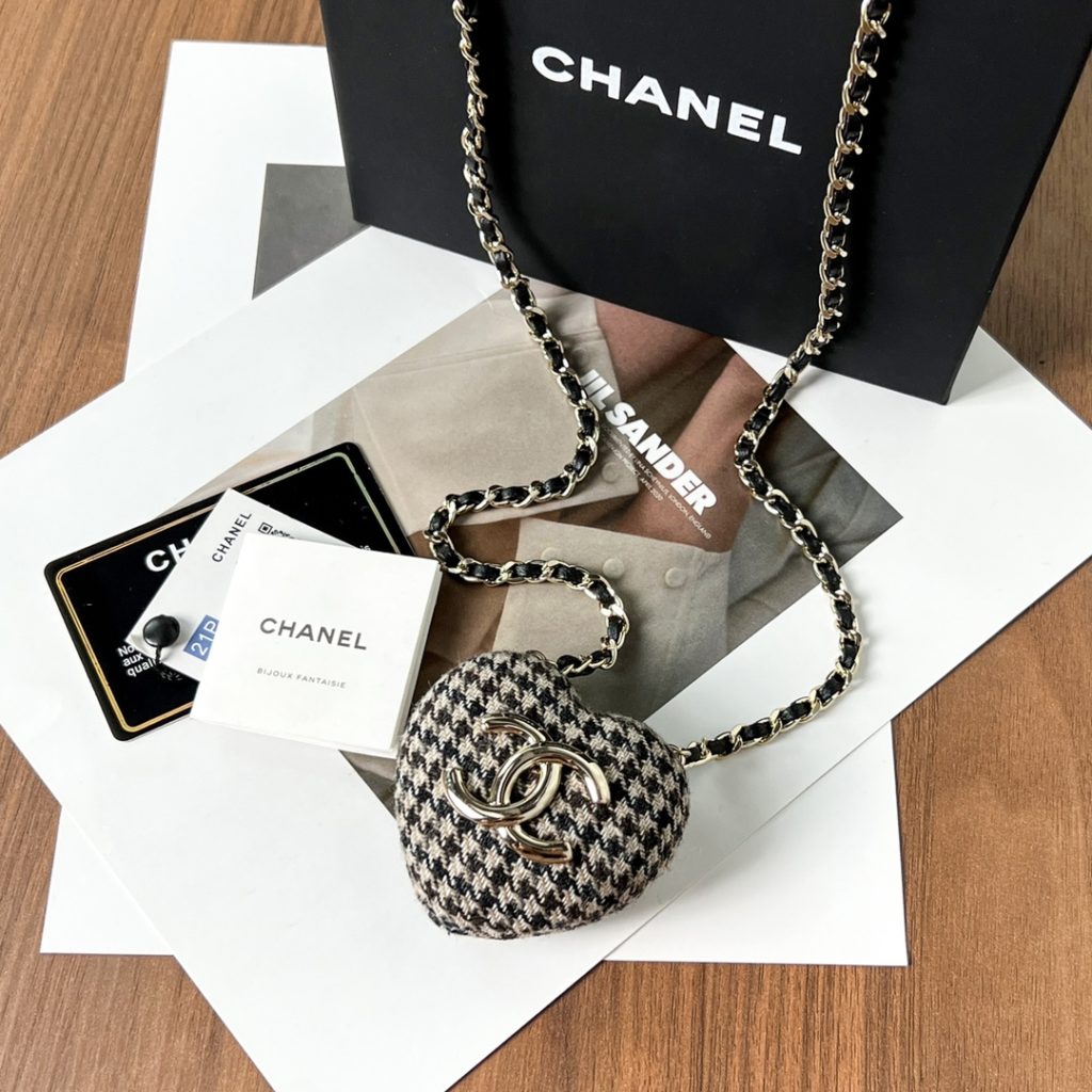 ❗ : New products ❗ : New ☑️ CHANEL Chanel Double-c Peach Heart Crossbody Bag Chain Necklace [Gift Box] Full set of CHANEL original packaging [Process] Original single level manual engraving complete [Material] High quality brass material