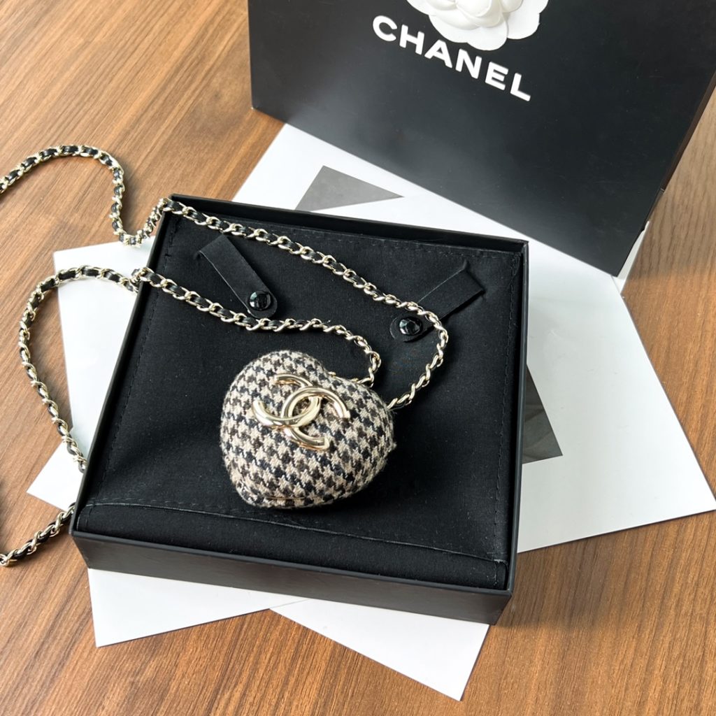 ❗ : New products ❗ : New ☑️ CHANEL Chanel Double-c Peach Heart Crossbody Bag Chain Necklace [Gift Box] Full set of CHANEL original packaging [Process] Original single level manual engraving complete [Material] High quality brass material