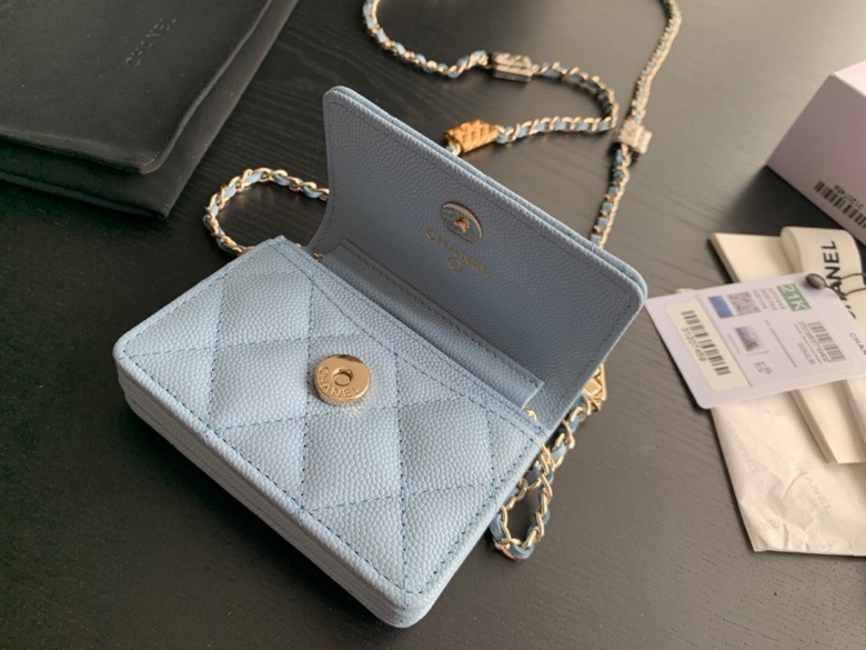 shipment of 2021 new product (card bag) messenger card bag feature chain hardware small bag template jewelry makes ordinary small bags exquisite and particularly durable ball grain cow leather size: 10cm x 8cm x 1.5cm (total length of card bag chain 120cm) Model: 2444