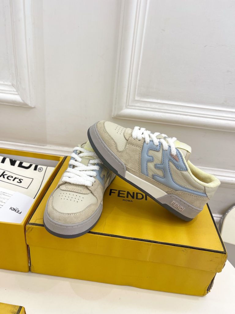 Fendi 𝟐𝟎𝟐𝟐 ˢˢ⭐️ Today recommends F family couple shoes sports and leisure shoes series~<br>The upgraded version is synchronized with the official website of the counter, the first choice for Internet celebrities, and the highest version on the market! Casual, simple, versatile and evergreen style, you can match it with any style, neutral and cool style is a must<br>▪️Vamp: Original cowhide stitching deerskin combination<br>▪️Lining: Imported towel fleece lining<br>▪️Outsole: original molded outsole<br>▪️Shoe size: Women's size 35-40 (41 customized)<br>Men's size 39-44 (45 customized)