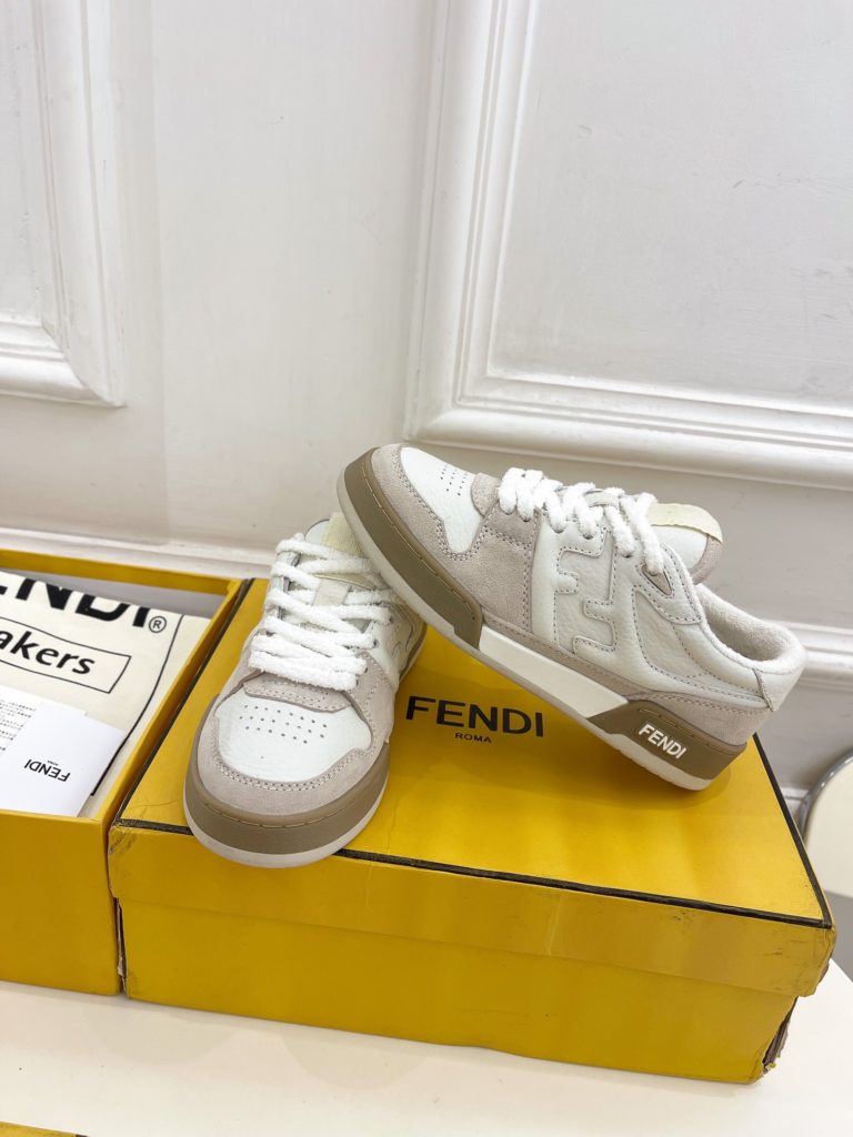 Fendi 𝟐𝟎𝟐𝟐 ˢˢ⭐️ Today recommends F family couple shoes sports and leisure shoes series~<br>The upgraded version is synchronized with the official website of the counter, the first choice for Internet celebrities, and the highest version on the market! Casual, simple, versatile and evergreen style, you can match it with any style, neutral and cool style is a must<br>▪️Vamp: Original cowhide stitching deerskin combination<br>▪️Lining: Imported towel fleece lining<br>▪️Outsole: original molded outsole<br>▪️Shoe size: Women's size 35-40 (41 customized)<br>Men's size 39-44 (45 customized)