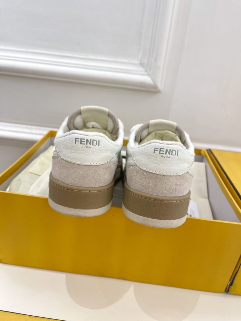 Fendi 𝟐𝟎𝟐𝟐 ˢˢ⭐️ Today recommends F family couple shoes sports and leisure shoes series~<br>The upgraded version is synchronized with the official website of the counter, the first choice for Internet celebrities, and the highest version on the market! Casual, simple, versatile and evergreen style, you can match it with any style, neutral and cool style is a must<br>▪️Vamp: Original cowhide stitching deerskin combination<br>▪️Lining: Imported towel fleece lining<br>▪️Outsole: original molded outsole<br>▪️Shoe size: Women's size 35-40 (41 customized)<br>Men's size 39-44 (45 customized)