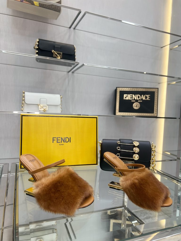 Fendi exclusive source, top original goods!<br>Special G authentic full set of packaging. Made in Italy!<br>Size:34-41, mink, wool, cowhide.