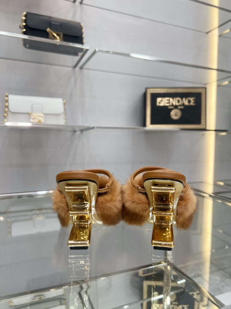 Fendi exclusive source, top original goods!<br>Special G authentic full set of packaging. Made in Italy!<br>Size:34-41, mink, wool, cowhide.