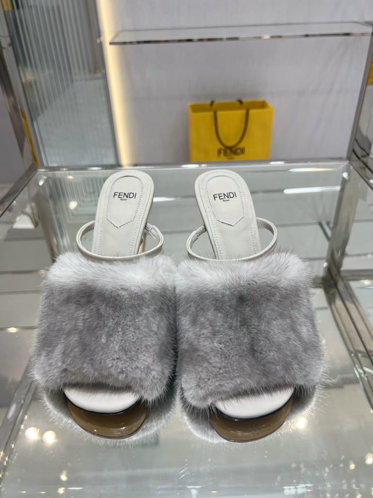 Fendi exclusive source, top original goods!<br>Special G authentic full set of packaging. Made in Italy!<br>Size:34-41, mink, wool, cowhide.