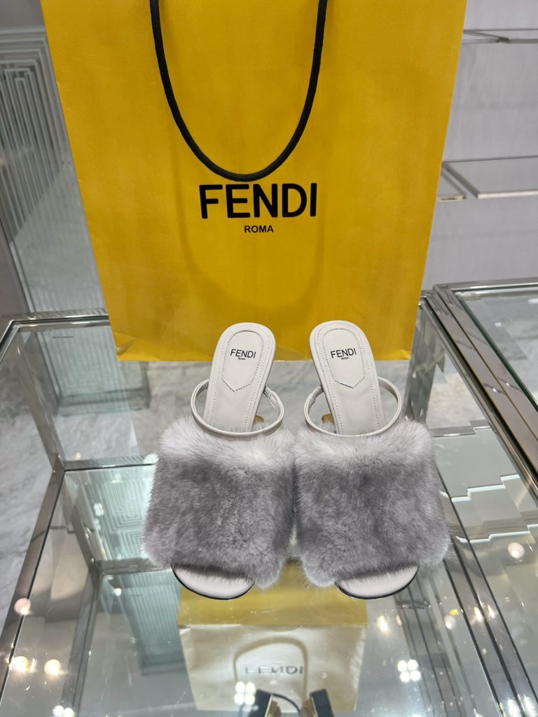 Fendi exclusive source, top original goods!<br>Special G authentic full set of packaging. Made in Italy!<br>Size:34-41, mink, wool, cowhide.