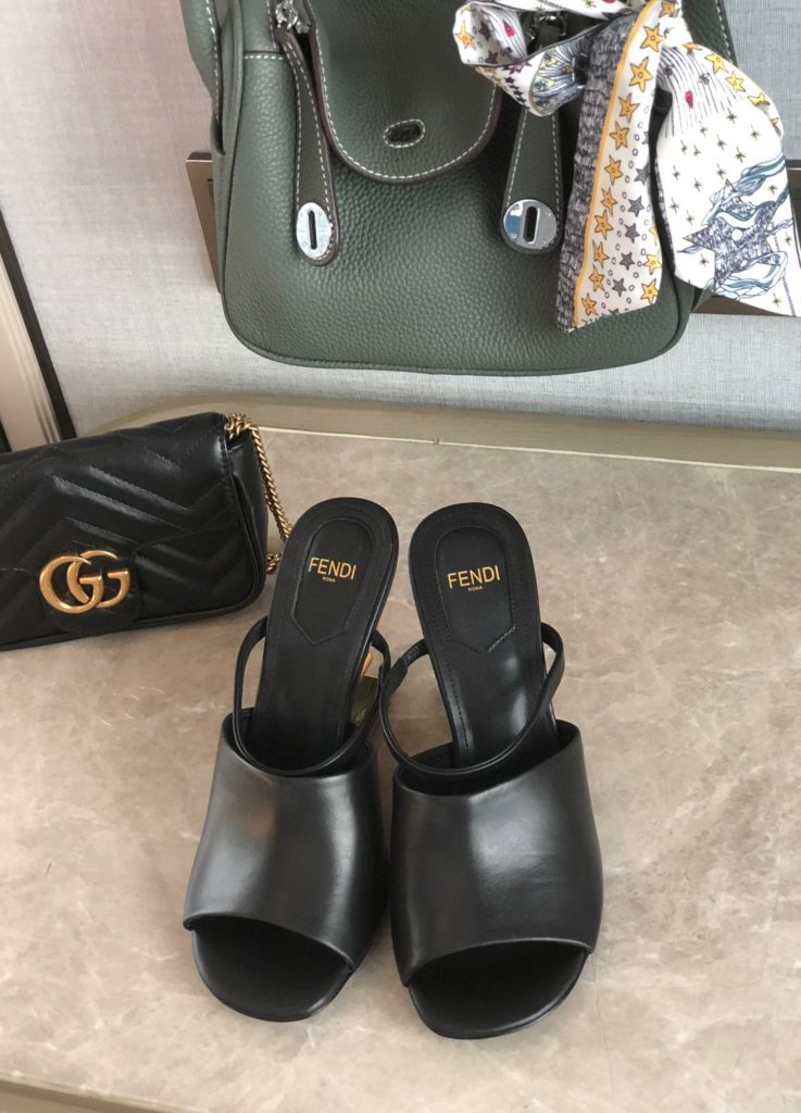 Fendi exclusive source, top original goods!<br>Special G authentic full set of packaging. Made in Italy!<br>Size:34-41, mink, wool, cowhide.