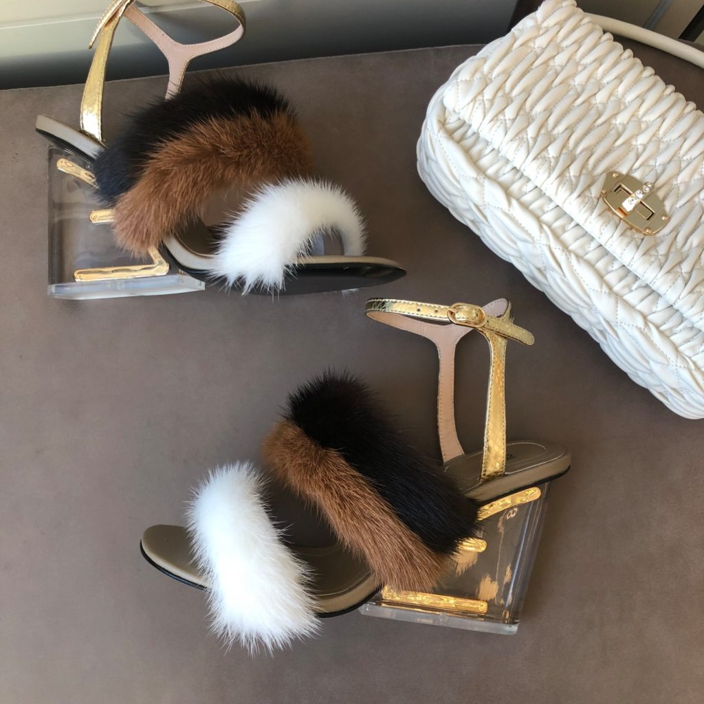 Fendi [T stage catwalk same style] top original goods, mink fur YYDS<br>Fen*i First shoes, the second series of shoes designed by KI'm jones since he became the designer, exclusive source of goods!<br>Original cowhide leather outsole! Top material configuration, luxury goods!<br>size:34-41.