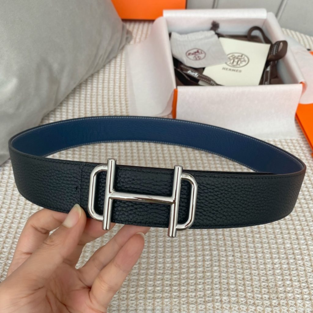 New original single. Genuine size aims original alignment belt body using imported original fixed double-sided lychee grain togo calfskin belt. New exclusive 316 stainless steel hardware! Can be used on both sides Genuine open edition! Specialized counter models!