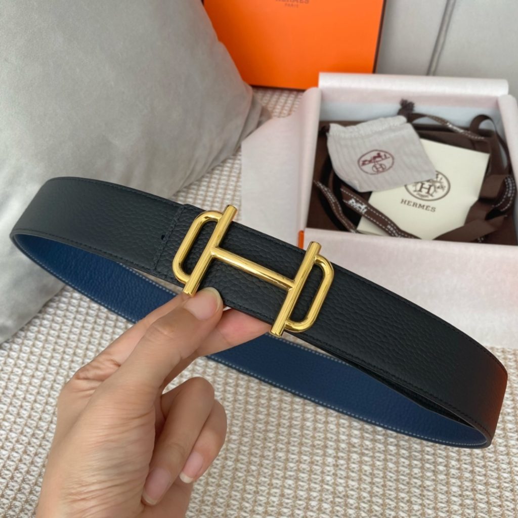 New original single. Genuine size aims original alignment belt body using imported original fixed double-sided lychee grain togo calfskin belt. New exclusive 316 stainless steel hardware! Can be used on both sides Genuine open edition! Specialized counter models!