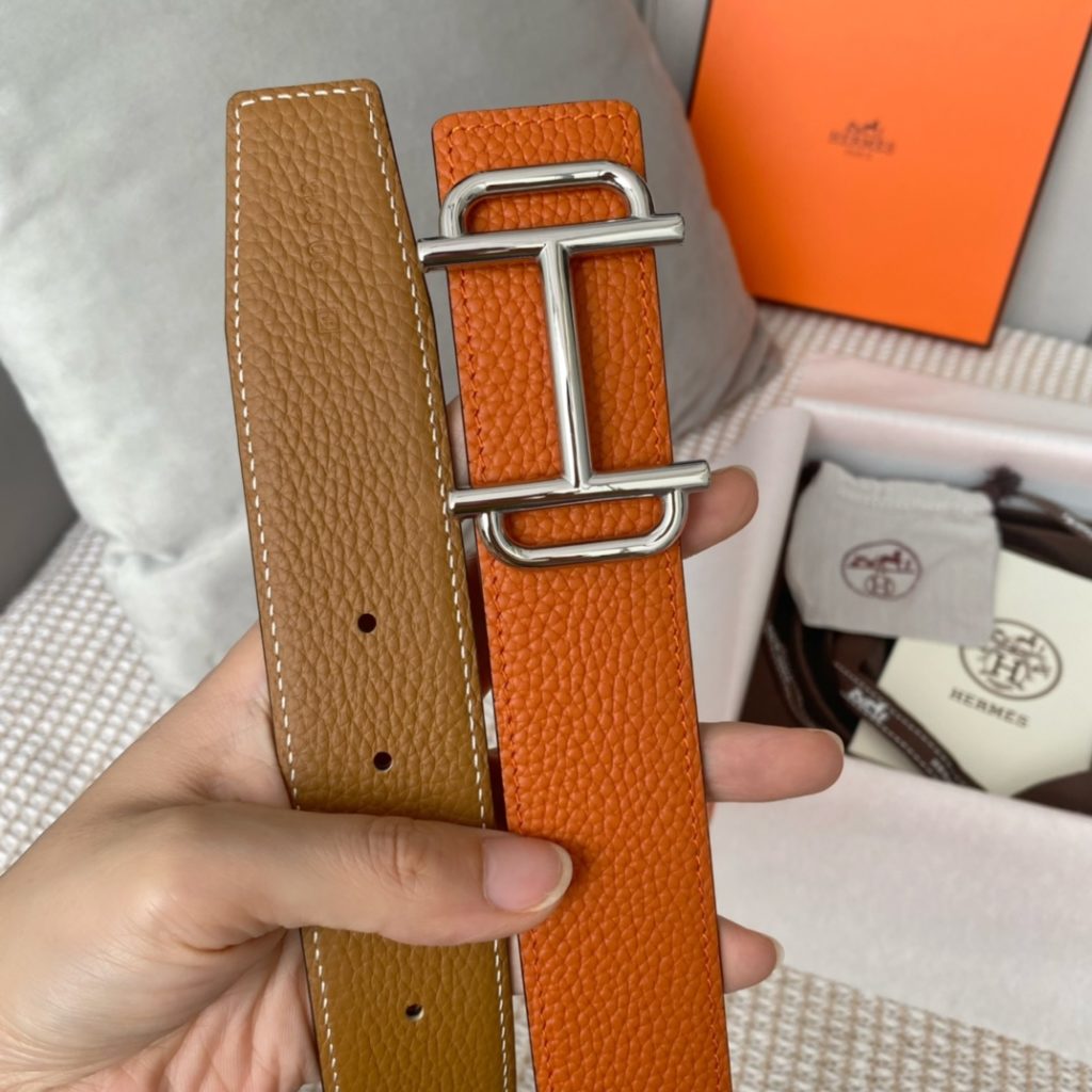 New original single. Genuine size aims original alignment belt body using imported original fixed double-sided lychee grain togo calfskin belt. New exclusive 316 stainless steel hardware! Can be used on both sides Genuine open edition! Specialized counter models!