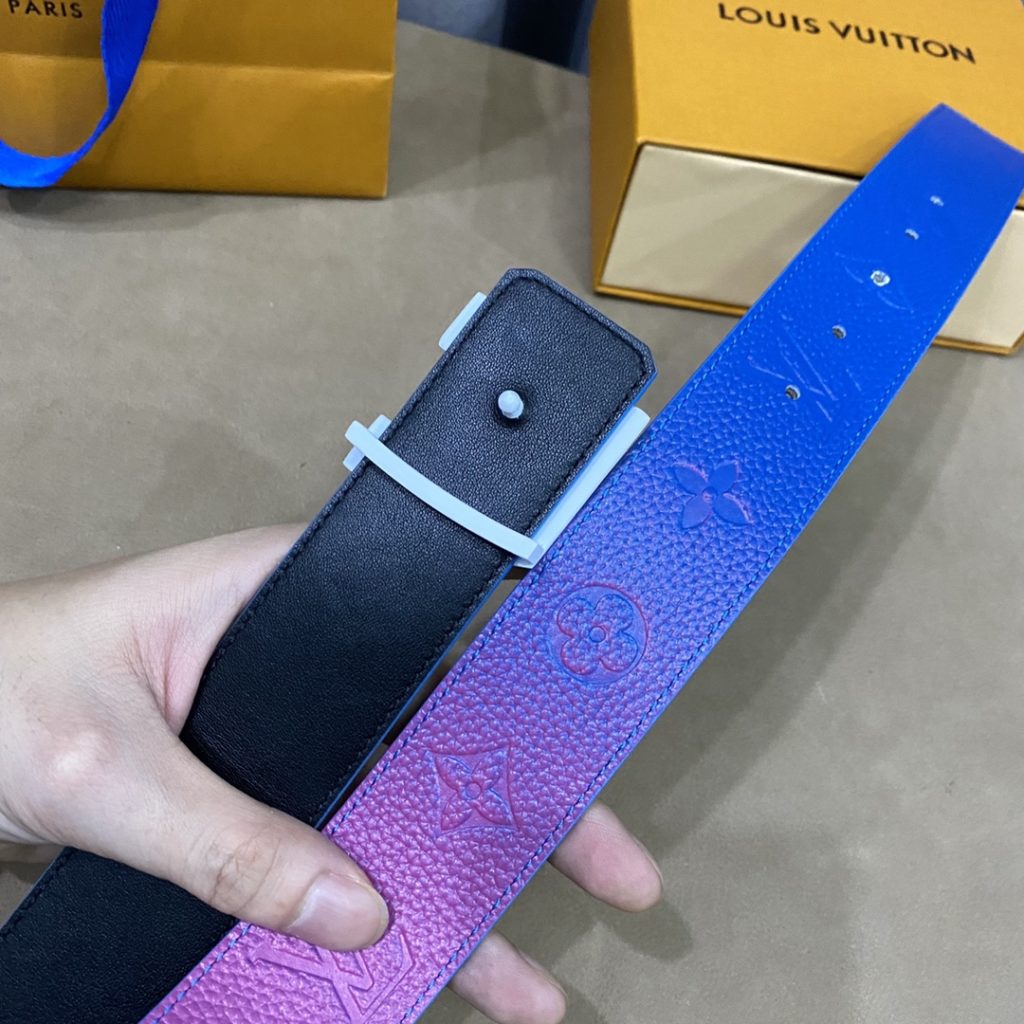 Donkey family new belt series ✨✨✨✨ width 4cm original lychee decorated with branded patterns with gradient visual effects Imported soft calfskin leather bottom with classic letters glossy buckle! Double-sided 🉑️ with fashion trends with the necessary models!