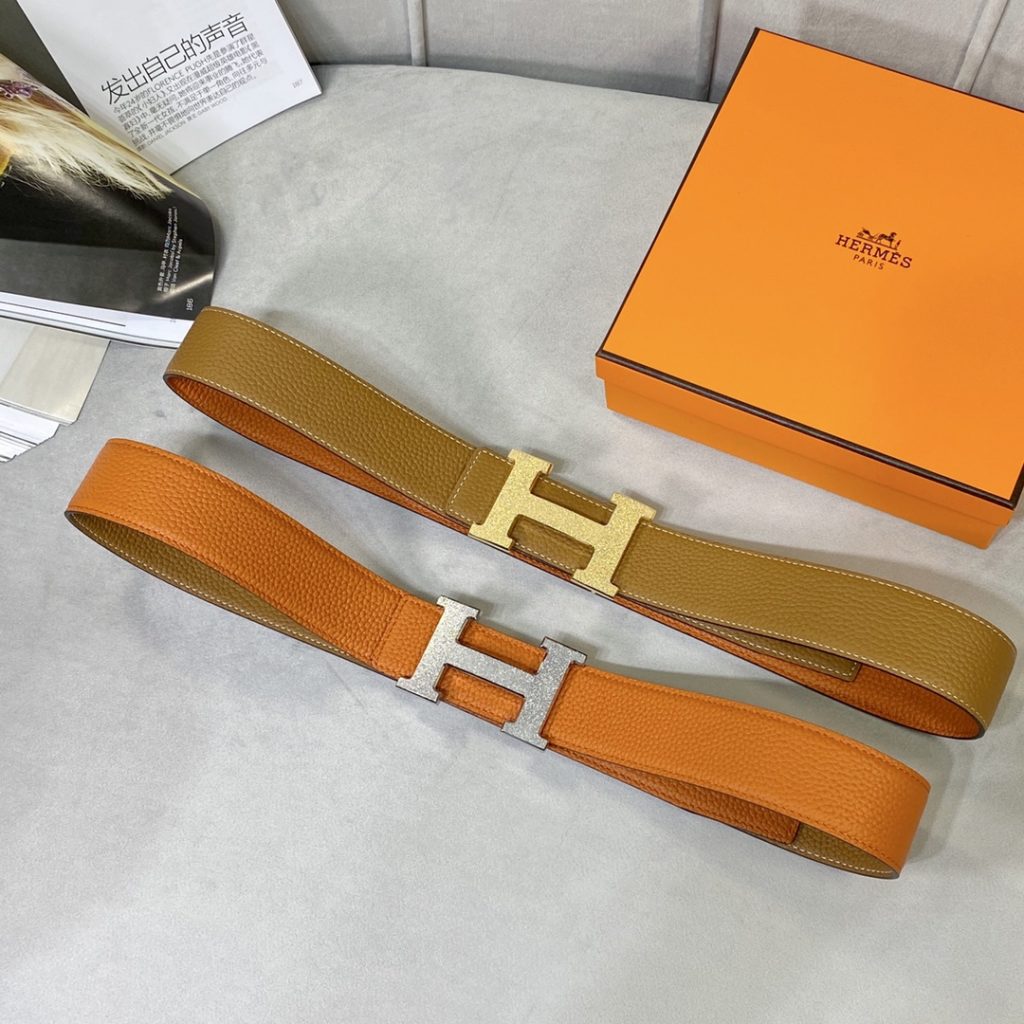 New original single. Genuine size aims original alignment belt body using imported original fixed double-sided lychee grain togo calfskin belt. New exclusive 316 stainless steel hardware! Can be used on both sides Genuine open edition! Specialized counter models!