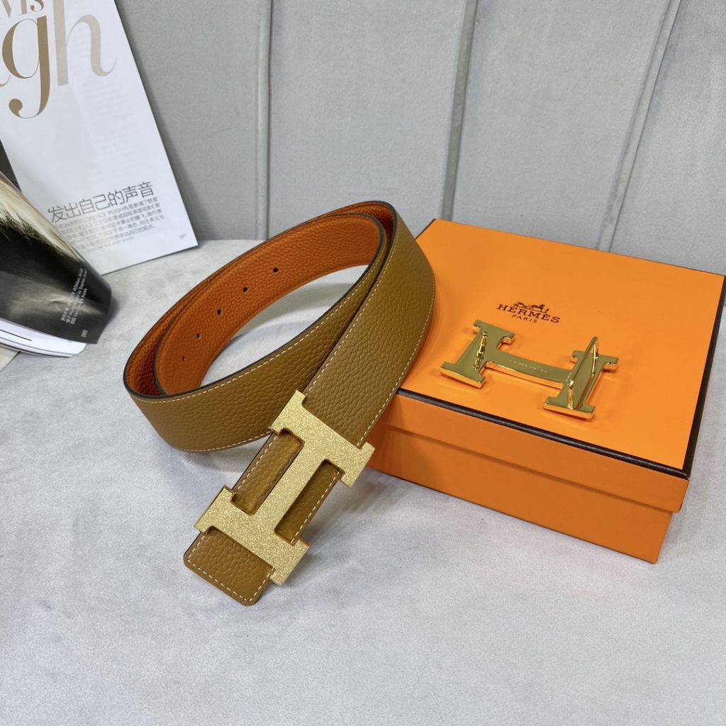 New original single. Genuine size aims original alignment belt body using imported original fixed double-sided lychee grain togo calfskin belt. New exclusive 316 stainless steel hardware! Can be used on both sides Genuine open edition! Specialized counter models!