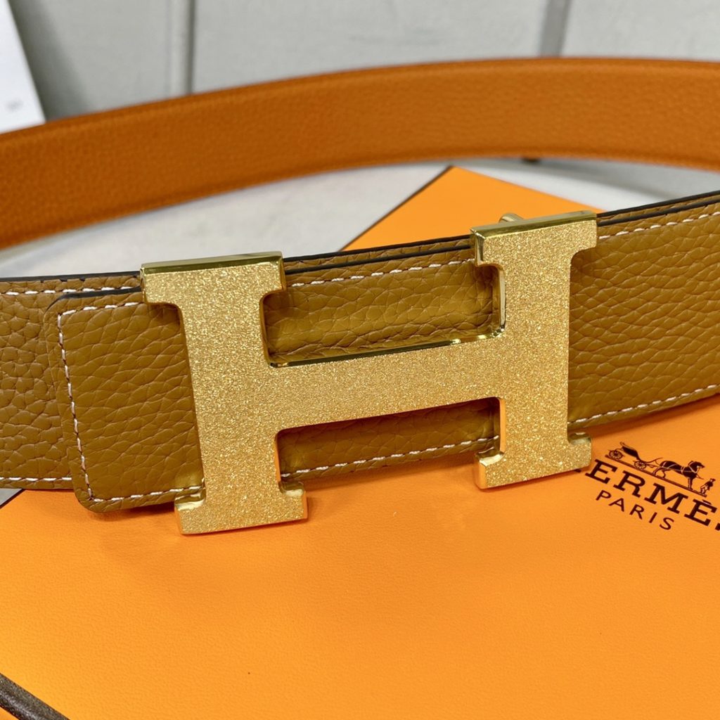 New original single. Genuine size aims original alignment belt body using imported original fixed double-sided lychee grain togo calfskin belt. New exclusive 316 stainless steel hardware! Can be used on both sides Genuine open edition! Specialized counter models!