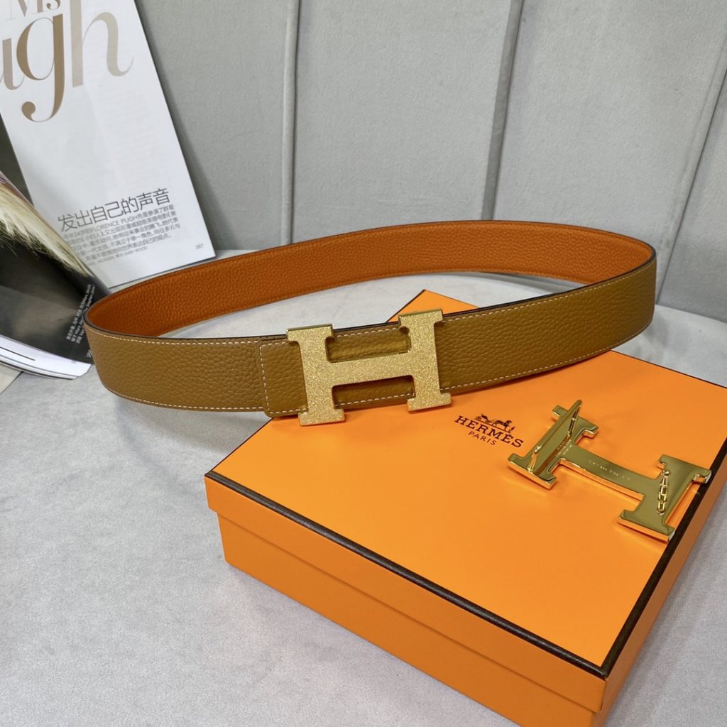 New original single. Genuine size aims original alignment belt body using imported original fixed double-sided lychee grain togo calfskin belt. New exclusive 316 stainless steel hardware! Can be used on both sides Genuine open edition! Specialized counter models!