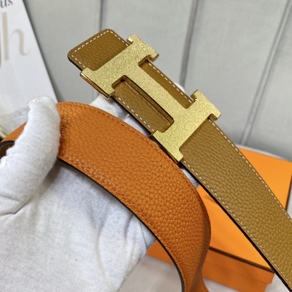 New original single. Genuine size aims original alignment belt body using imported original fixed double-sided lychee grain togo calfskin belt. New exclusive 316 stainless steel hardware! Can be used on both sides Genuine open edition! Specialized counter models!