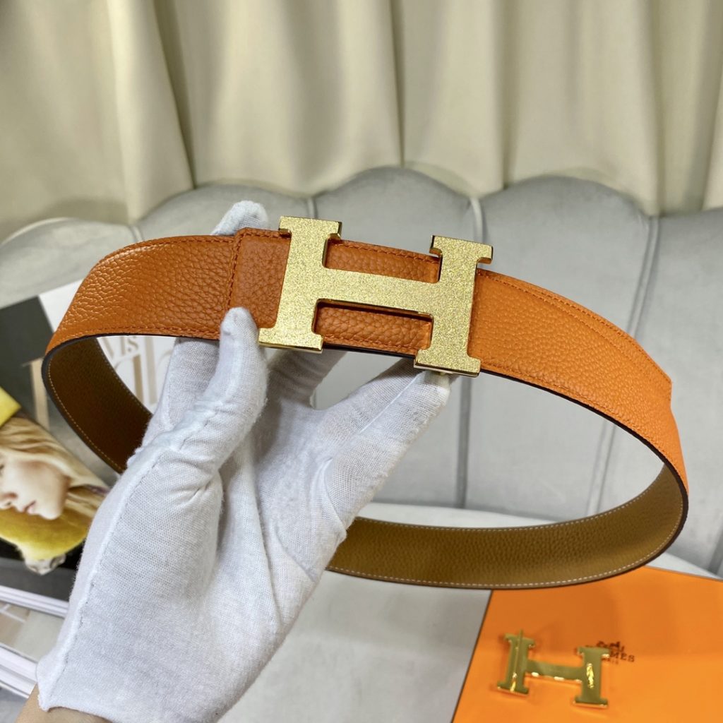 New original single. Genuine size aims original alignment belt body using imported original fixed double-sided lychee grain togo calfskin belt. New exclusive 316 stainless steel hardware! Can be used on both sides Genuine open edition! Specialized counter models!