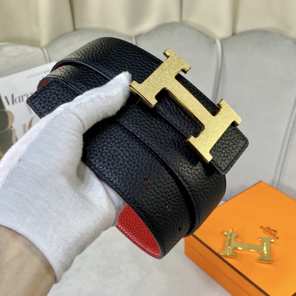 New original single. Genuine size aims original alignment belt body using imported original fixed double-sided lychee grain togo calfskin belt. New exclusive 316 stainless steel hardware! Can be used on both sides Genuine open edition! Specialized counter models!