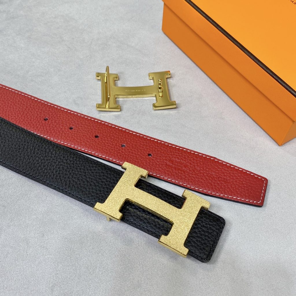 New original single. Genuine size aims original alignment belt body using imported original fixed double-sided lychee grain togo calfskin belt. New exclusive 316 stainless steel hardware! Can be used on both sides Genuine open edition! Specialized counter models!