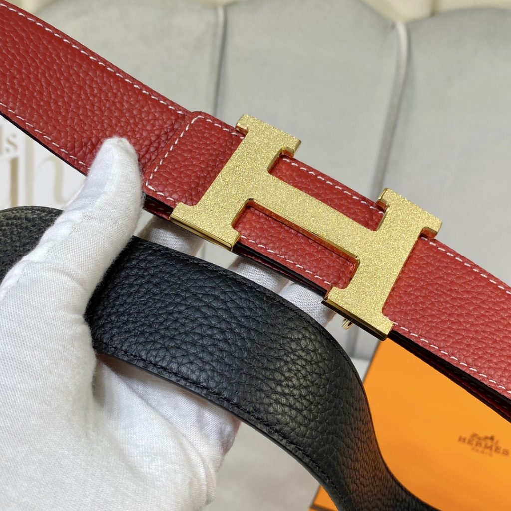 New original single. Genuine size aims original alignment belt body using imported original fixed double-sided lychee grain togo calfskin belt. New exclusive 316 stainless steel hardware! Can be used on both sides Genuine open edition! Specialized counter models!