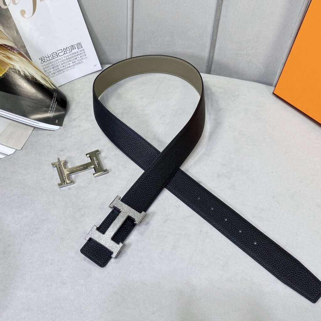 New original single. Genuine size aims original alignment belt body using imported original fixed double-sided lychee grain togo calfskin belt. New exclusive 316 stainless steel hardware! Can be used on both sides Genuine open edition! Specialized counter models!