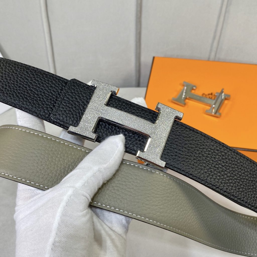 New original single. Genuine size aims original alignment belt body using imported original fixed double-sided lychee grain togo calfskin belt. New exclusive 316 stainless steel hardware! Can be used on both sides Genuine open edition! Specialized counter models!