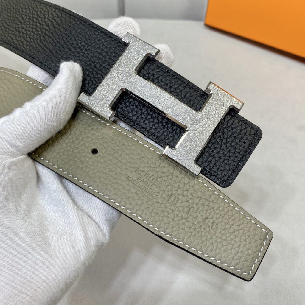 New original single. Genuine size aims original alignment belt body using imported original fixed double-sided lychee grain togo calfskin belt. New exclusive 316 stainless steel hardware! Can be used on both sides Genuine open edition! Specialized counter models!