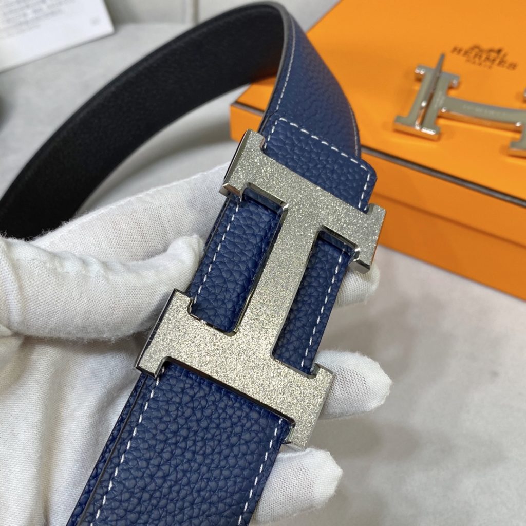 New original single. Genuine size aims original alignment belt body using imported original fixed double-sided lychee grain togo calfskin belt. New exclusive 316 stainless steel hardware! Can be used on both sides Genuine open edition! Specialized counter models!