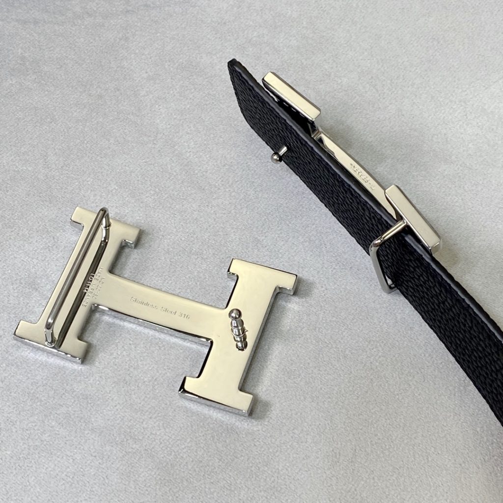 New original single. Genuine size aims original alignment belt body using imported original fixed double-sided lychee grain togo calfskin belt. New exclusive 316 stainless steel hardware! Can be used on both sides Genuine open edition! Specialized counter models!