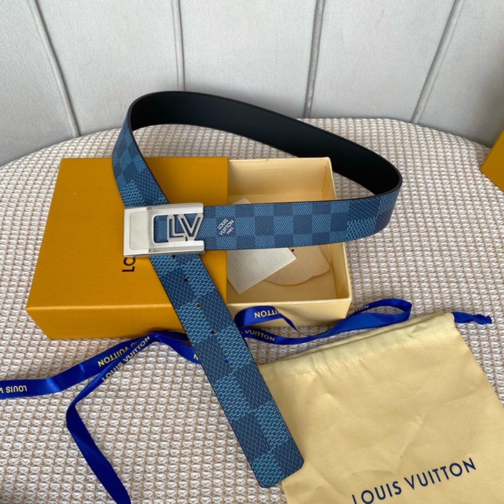 The new LV Shape reversible belt features a large blue logo embossed with a new togo and a shiny LV Shape buckle for a stylish look. Suitable for both formal and casual wear.