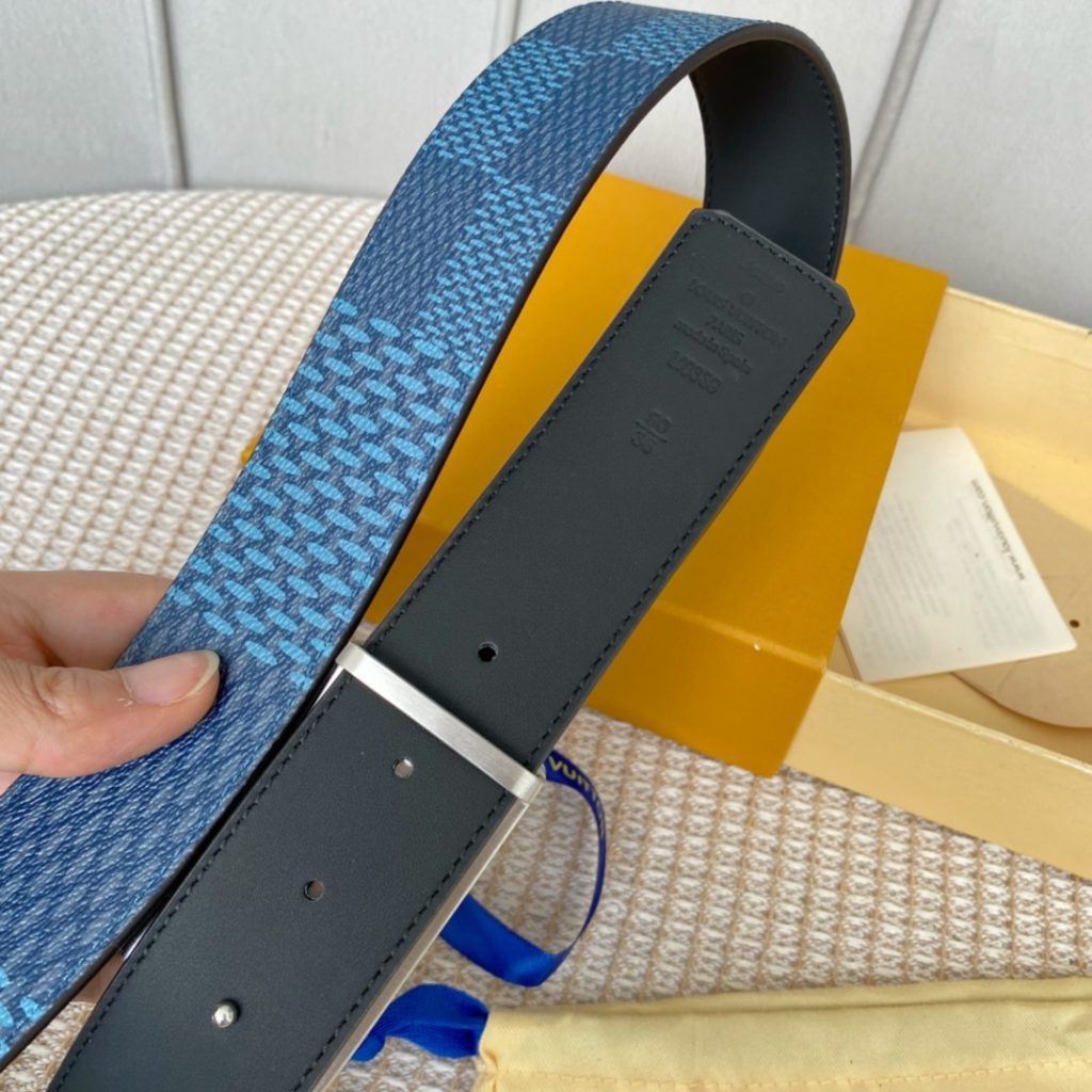 The new LV Shape reversible belt features a large blue logo embossed with a new togo and a shiny LV Shape buckle for a stylish look. Suitable for both formal and casual wear.