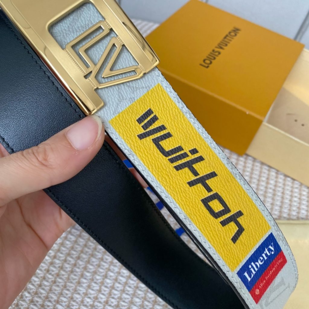 The new LV Shape reversible belt features a large blue logo embossed with a new togo and a shiny LV Shape buckle for a stylish look. Suitable for both formal and casual wear.