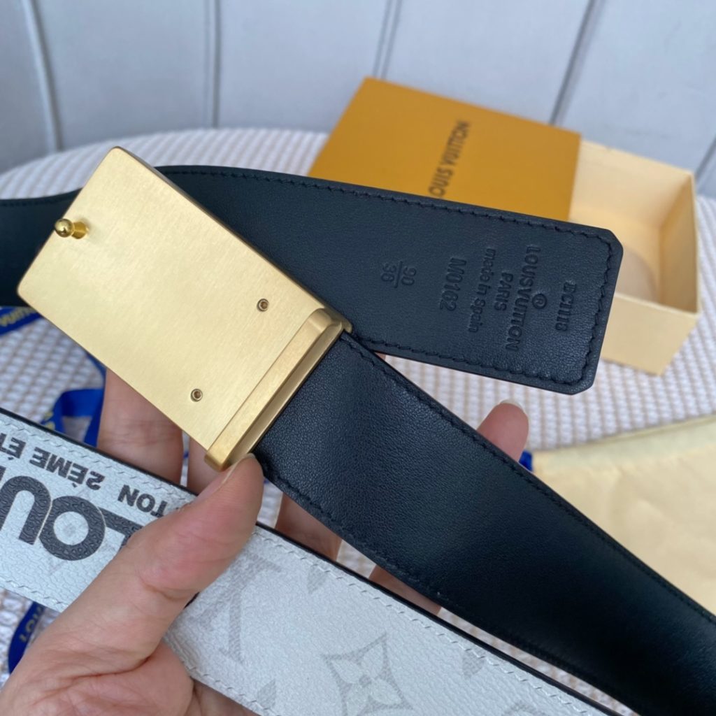 The new LV Shape reversible belt features a large blue logo embossed with a new togo and a shiny LV Shape buckle for a stylish look. Suitable for both formal and casual wear.